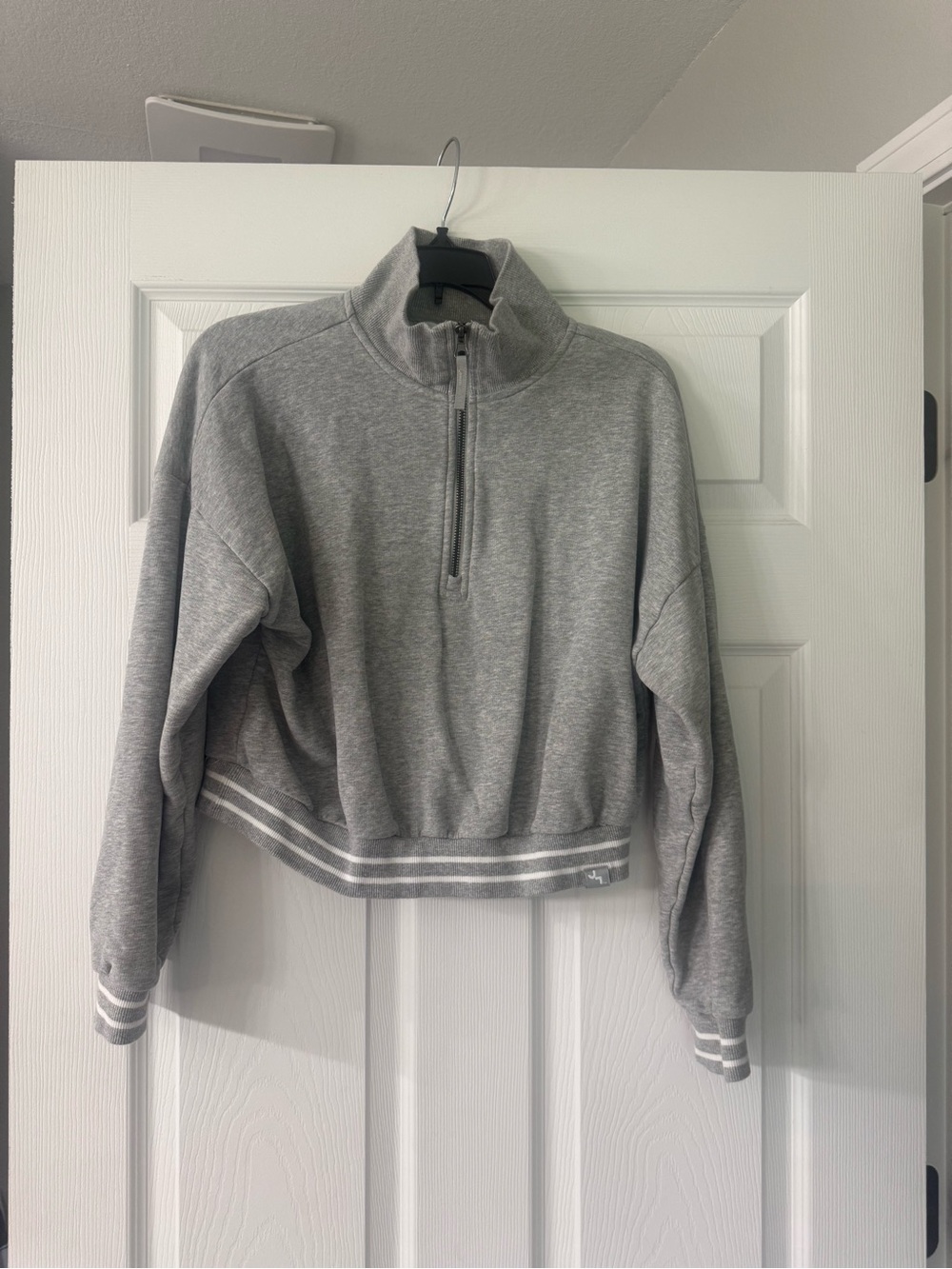 JoyLab Gray Crewneck Sweatshirt with Ribbed Trim